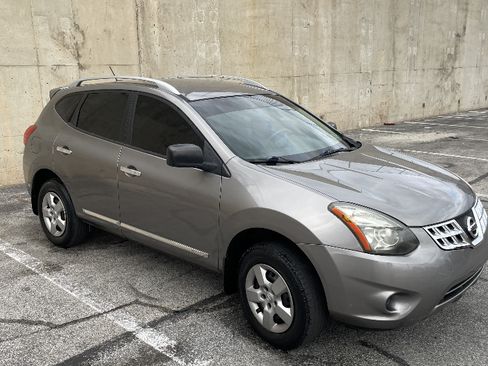 Used 2014 Nissan Rogue S w/ Convenience Package image 9