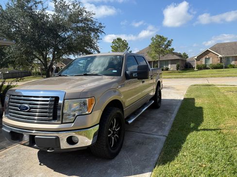 Used 2012 Ford F150 XLT w/ XLT Chrome Pkg image 2