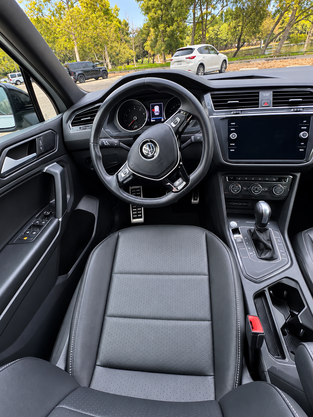 Used 2020 Volkswagen Tiguan SE R-Line FWD image 13