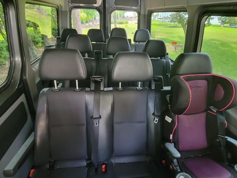 Used 2018 Mercedes-Benz Sprinter 2500 image 11