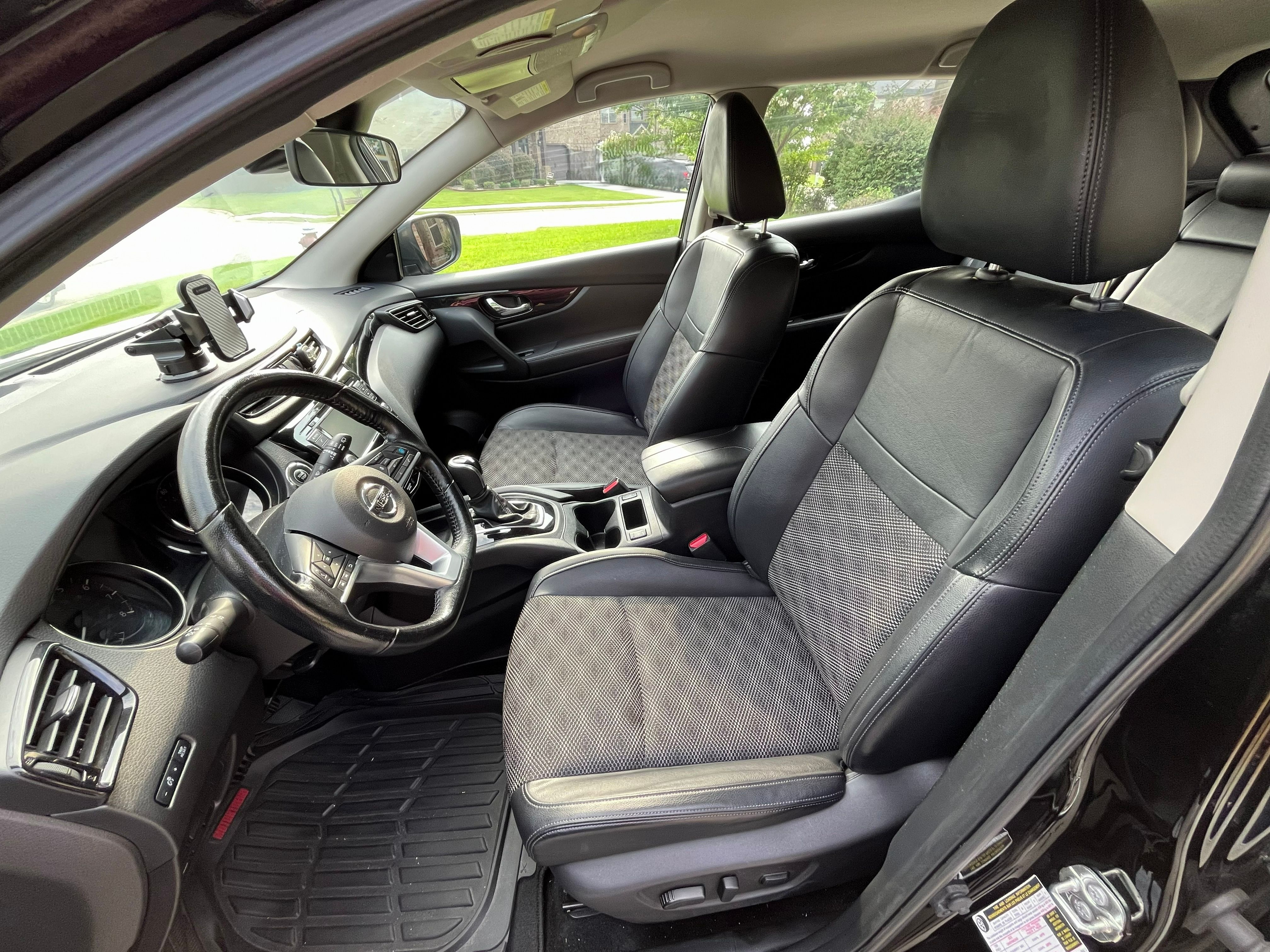 Used 2022 Nissan Rogue Sport SV w/ Technology Package AWD/4WD image 11