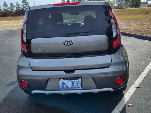 Used 2019 Kia Soul + image 5