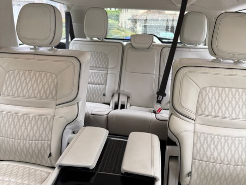 Used 2024 Lincoln Navigator L Black Label image 5