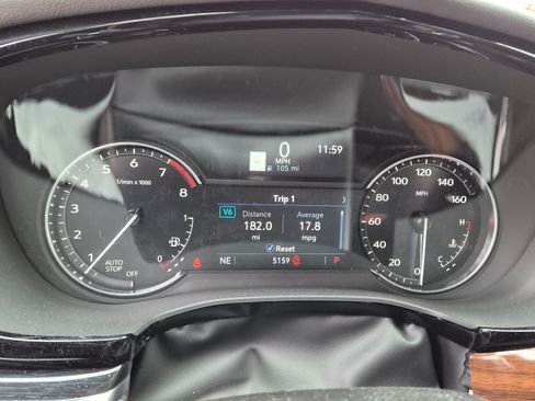 Used 2025 Cadillac XT5 Premium Luxury image 11