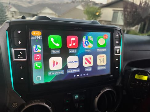 Used 2016 Jeep Wrangler Unlimited Rubicon w/ Connectivity Group image 29