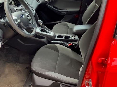 Used 2013 Ford Focus SE FWD image 9