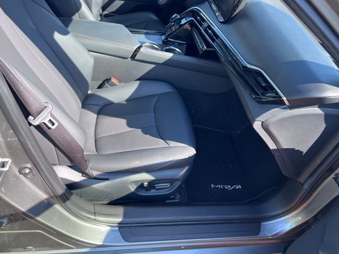 Used 2021 Toyota Mirai image 11