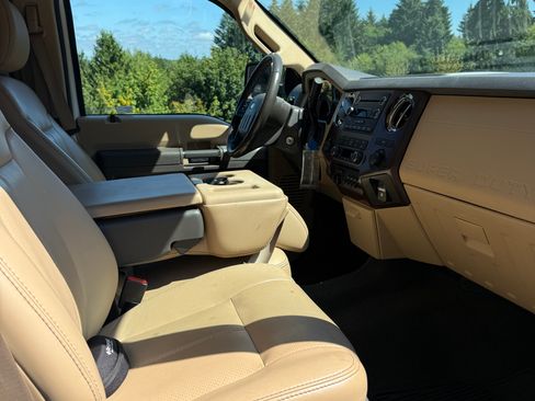 Used 2011 Ford F250 Lariat w/ Lariat Interior Pkg AWD/4WD image 10