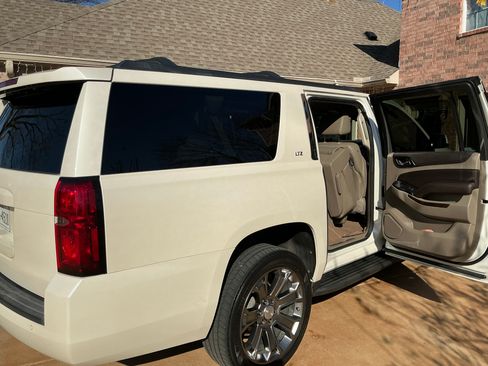 Used 2015 Chevrolet Suburban LT w/ Luxury Package image 27