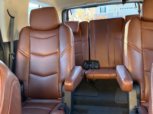 Used 2019 Cadillac Escalade Premium Luxury image 9