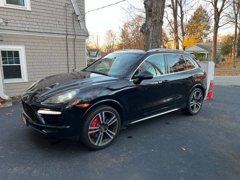 Used 2014 Porsche Cayenne Turbo S image 1
