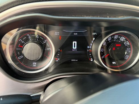 Used 2019 Dodge Challenger SXT image 5