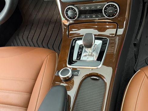 Used 2020 Mercedes-Benz SLC 300 image 8