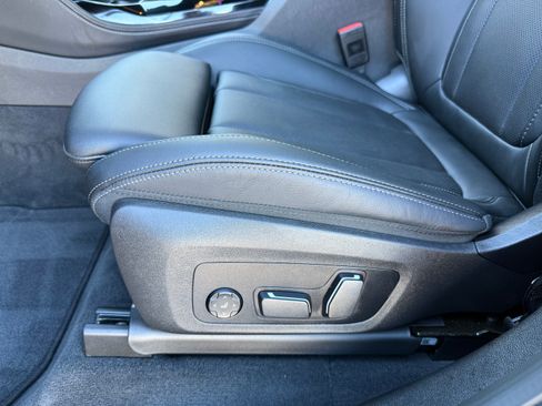 Used 2025 BMW X4 xDrive30i w/ M Sport Package image 19