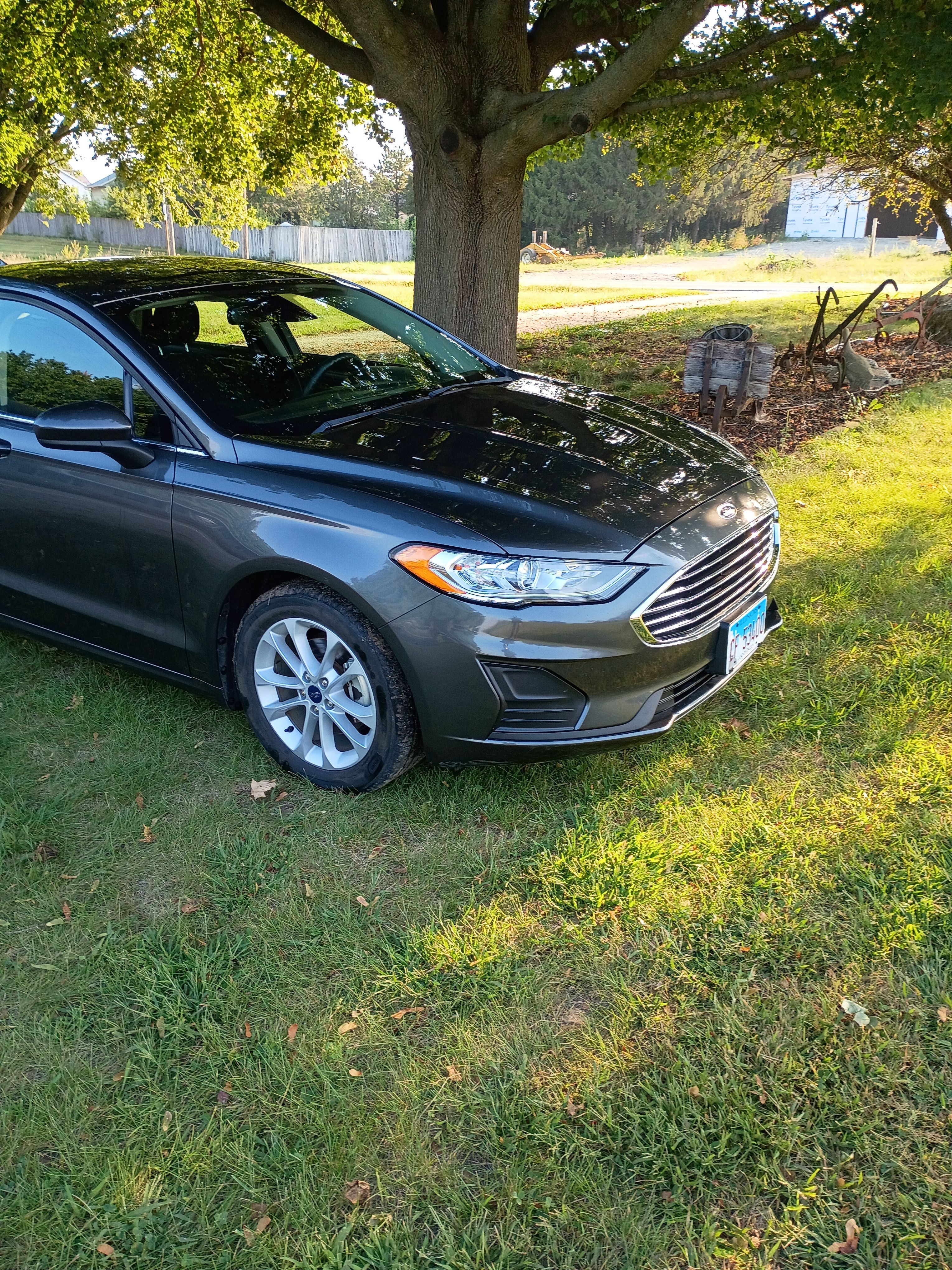 Used 2020 Ford Fusion SE FWD image 2