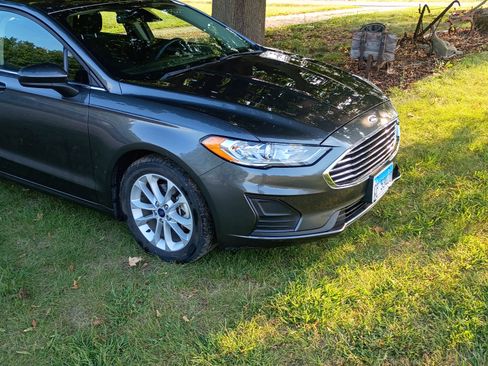 Used 2020 Ford Fusion SE FWD image 1