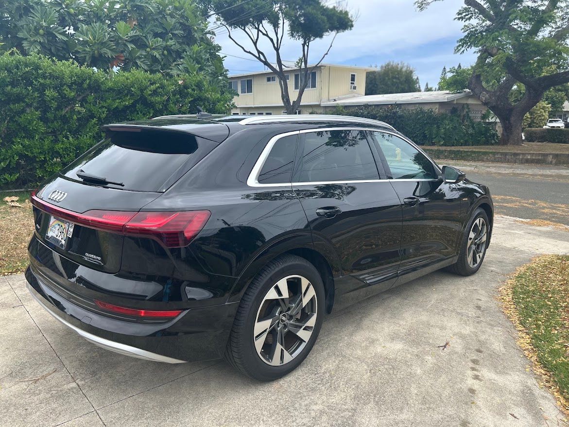 Used 2022 Audi e-tron Premium AWD/4WD image 12