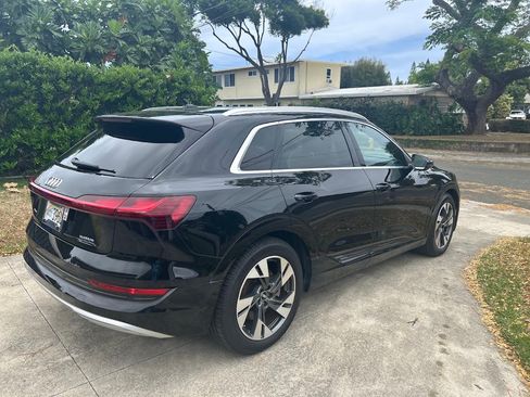 Used 2022 Audi e-tron Premium AWD/4WD image 12