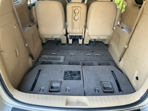 Used 2016 Kia Sedona LX w/ Option Group 020 FWD image 8