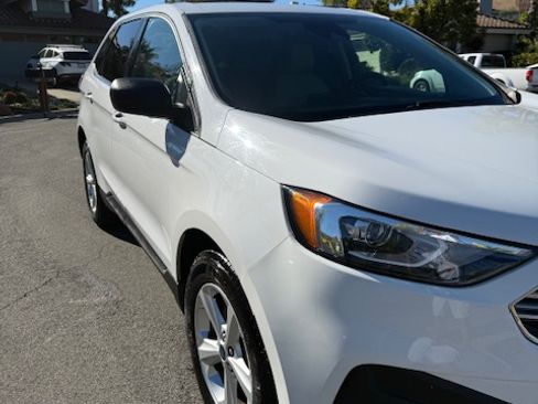 Used 2021 Ford Edge SE w/ Cargo Accessory Package image 5