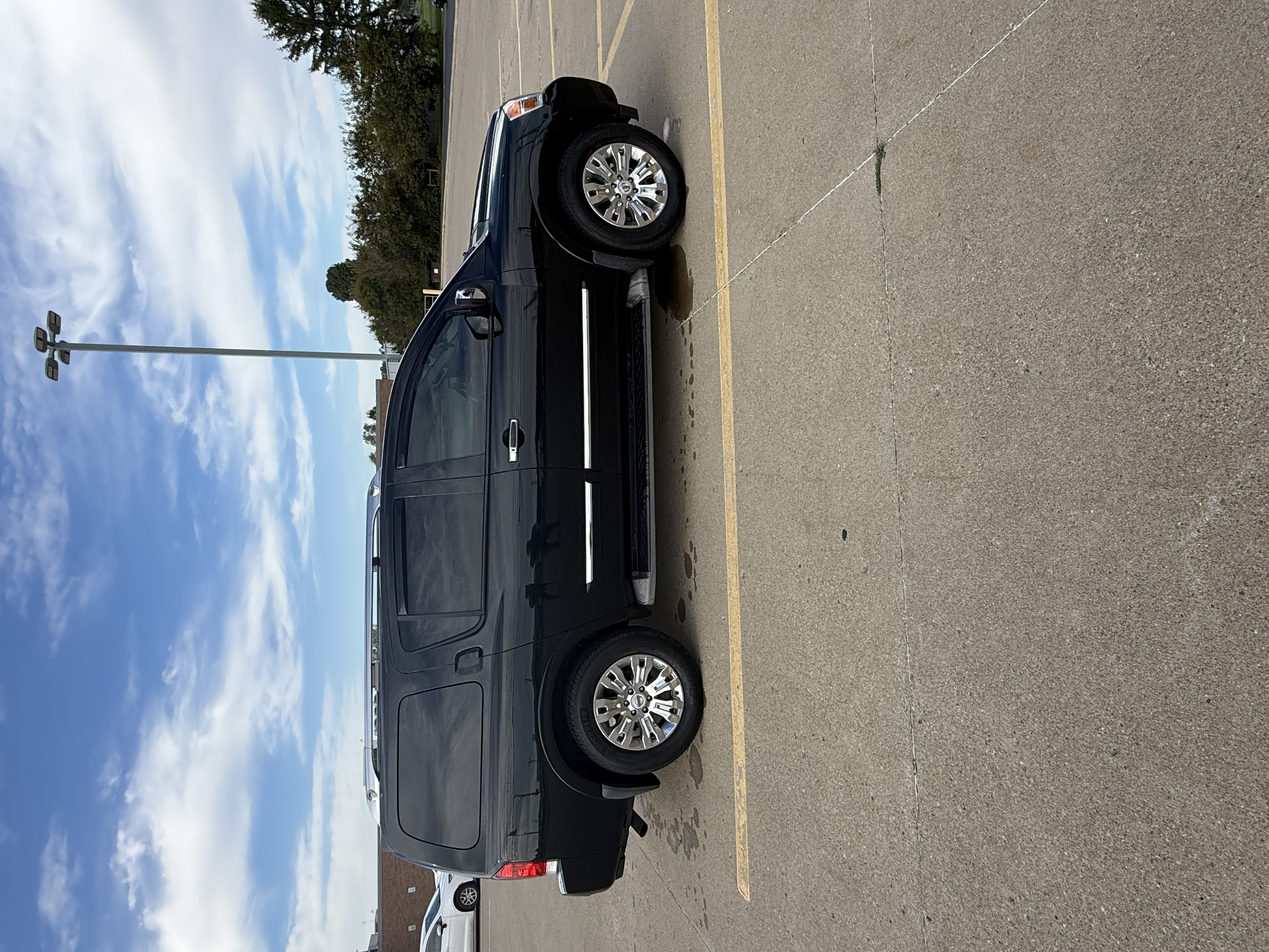 Used 2015 Nissan Armada Platinum w/ 2nd Row Captain Seat Package AWD/4WD image 16