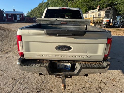 Used 2017 Ford F250 XL w/ XL Value Package AWD/4WD image 5