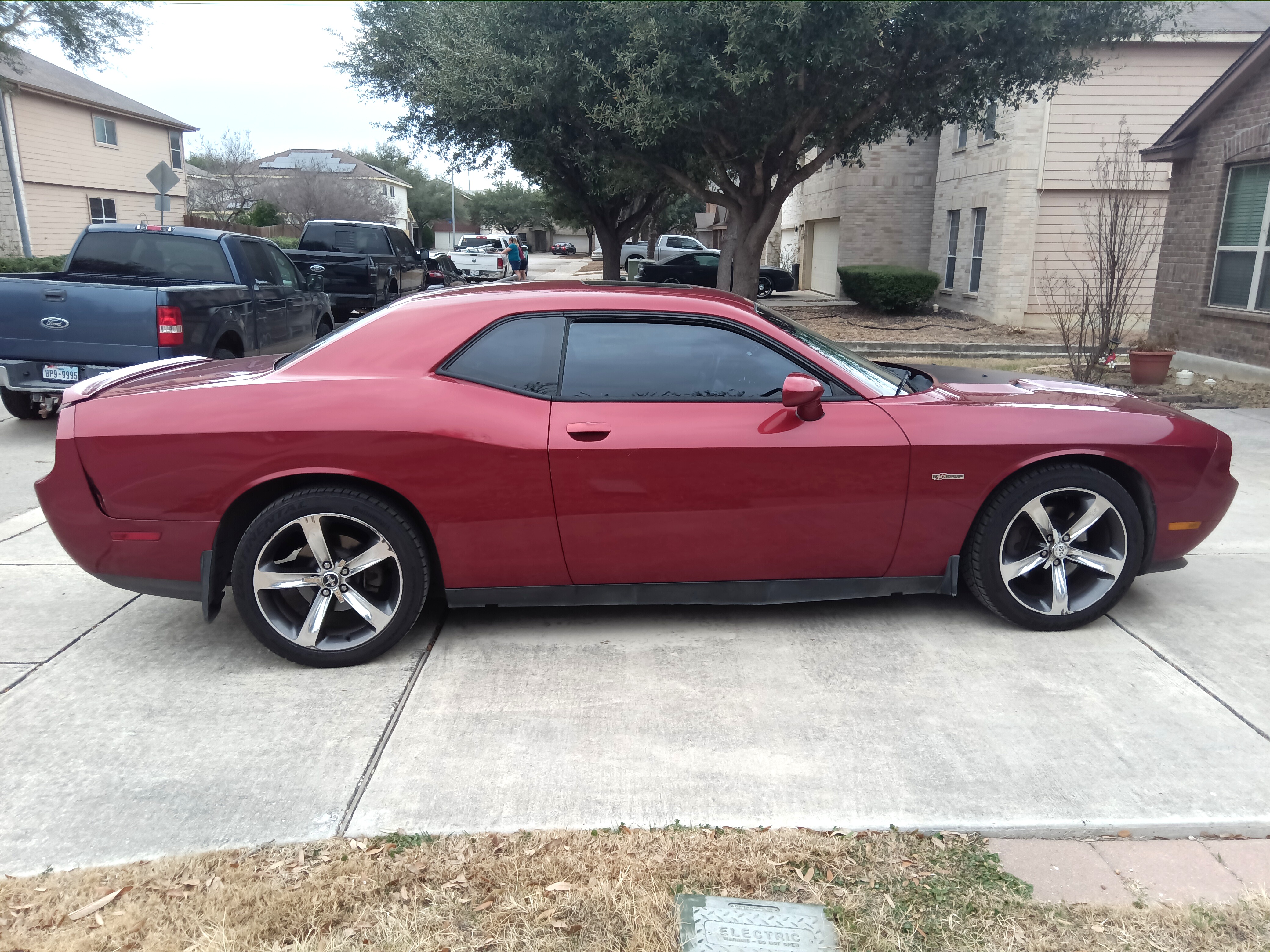 Used 2014 Dodge Challenger SXT RWD image 9