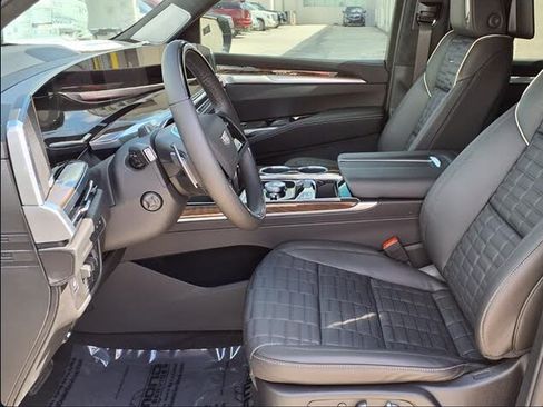 Used 2026 Cadillac Escalade Platinum Sport w/ LPO, ONYX Package AWD/4WD image 15