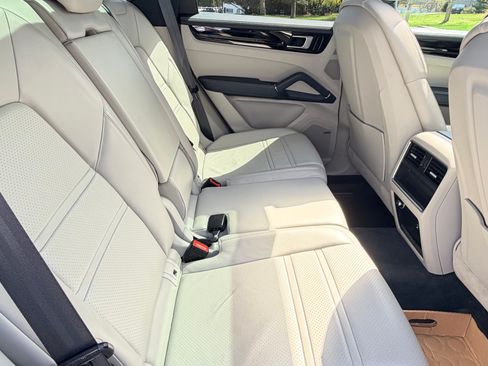 Used 2020 Porsche Cayenne AWD/4WD image 11