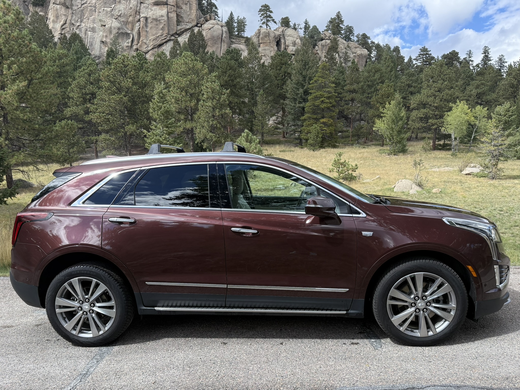 Used 2023 Cadillac XT5 Premium Luxury w/ Technology Package AWD/4WD image 4