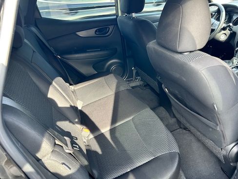 Used 2020 Nissan Rogue Sport S image 10