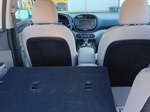 Used 2022 Kia Soul LX w/ Technology Package image 14