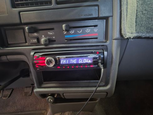 Used 1993 Toyota Pickup Deluxe image 23