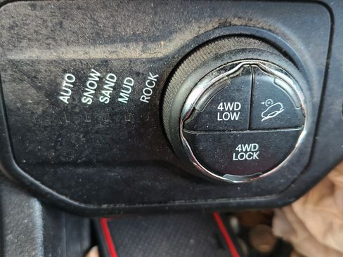 Used 2018 Jeep Renegade Trailhawk AWD/4WD image 11