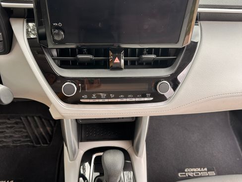 Used 2023 Toyota Corolla Cross L image 23