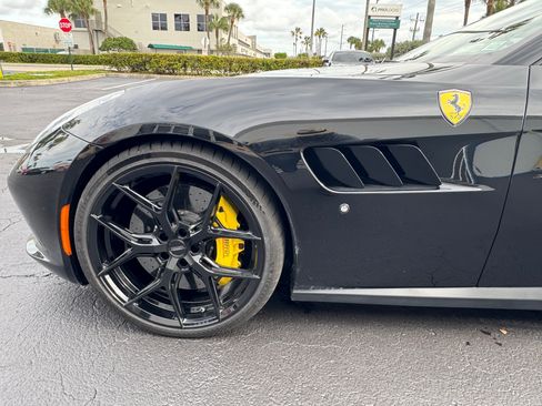 Used 2018 Ferrari GTC4Lusso AWD/4WD image 5