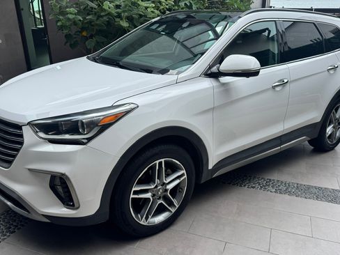 Used 2017 Hyundai Santa Fe Limited FWD image 4
