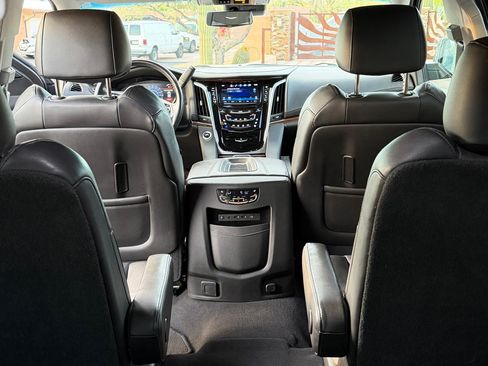 Used 2019 Cadillac Escalade ESV Premium Luxury image 10