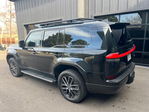 Used 2025 Lexus GX 550 image 4