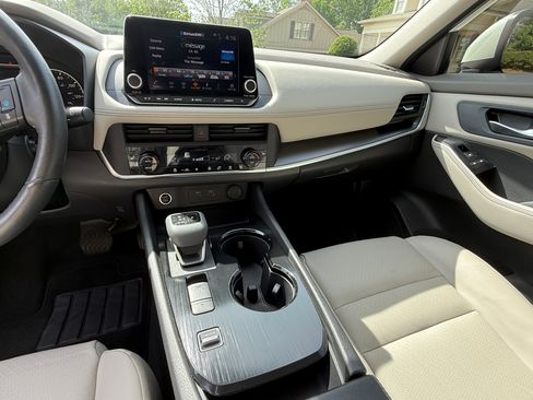 Used 2023 Nissan Rogue SV w/ SV Premium B Package image 15