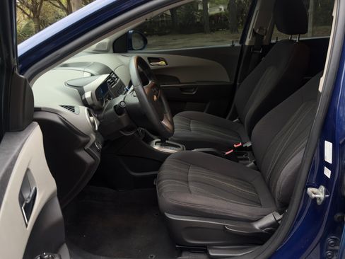 Used 2013 Chevrolet Sonic LT image 6