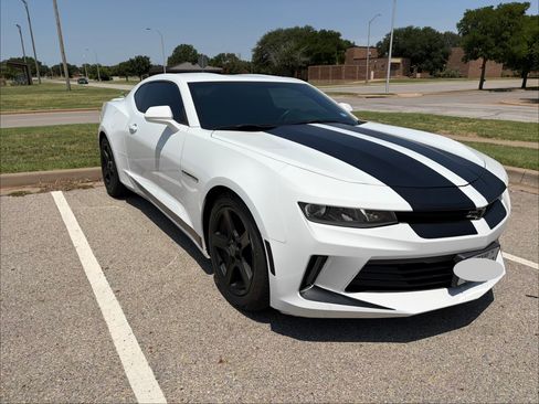 Used 2017 Chevrolet Camaro LT RWD image 1