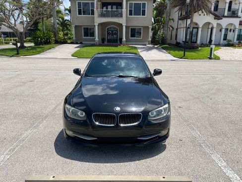 Used 2011 BMW 335i Convertible image 10