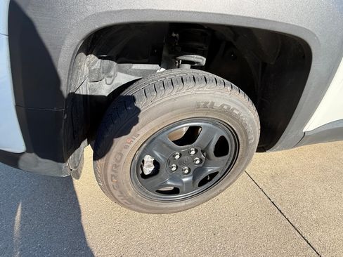 Used 2022 Jeep Renegade Sport image 6