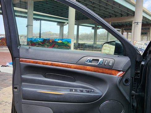 Used 2011 Lincoln MKT AWD w/ 101A Rapid Spec Order Code image 10