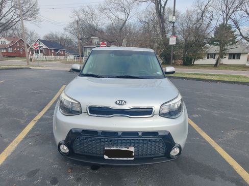 Used 2016 Kia Soul + image 10