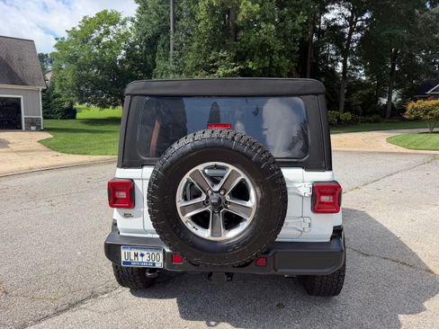 Used 2021 Jeep Wrangler Unlimited Sahara AWD/4WD image 8