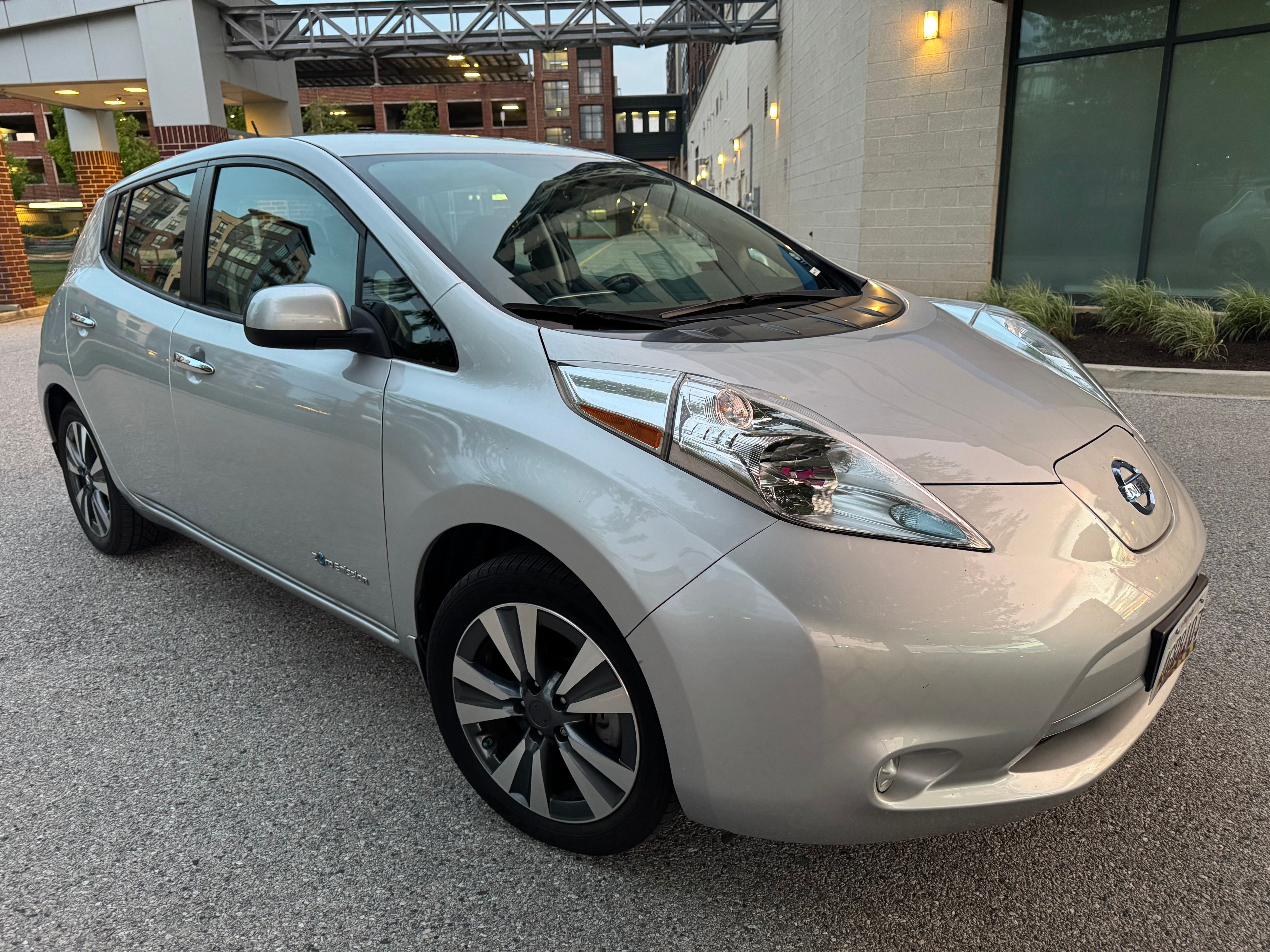 Used 2017 Nissan Leaf SV FWD image 6