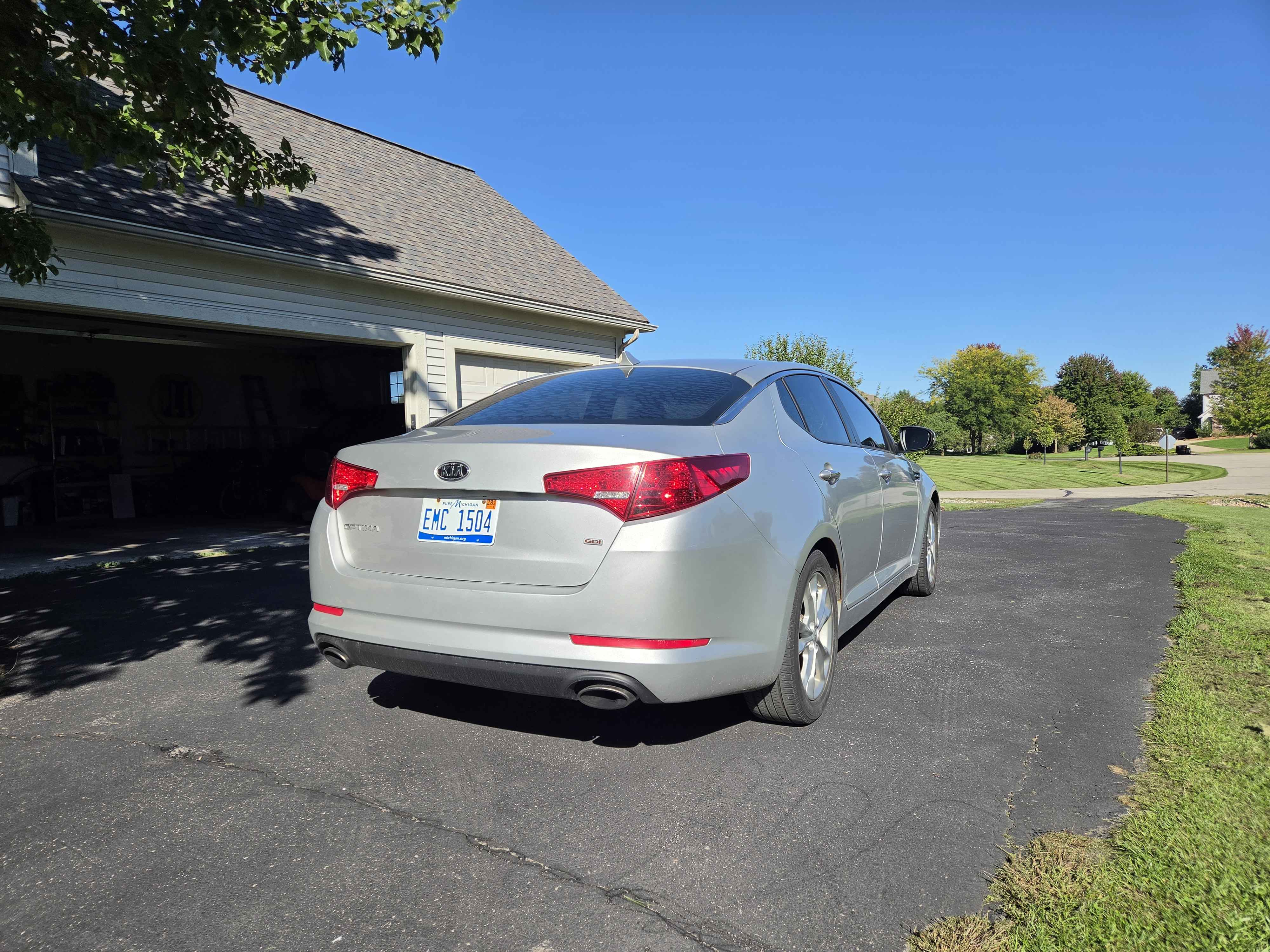 Used 2012 Kia Optima LX FWD image 8
