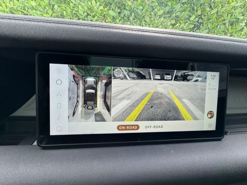 Used 2020 Land Rover Defender 110 SE image 15